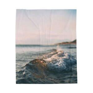 Coastal Wave Velveteen Plush Blanket - Scandinavian-Seaside Serenity